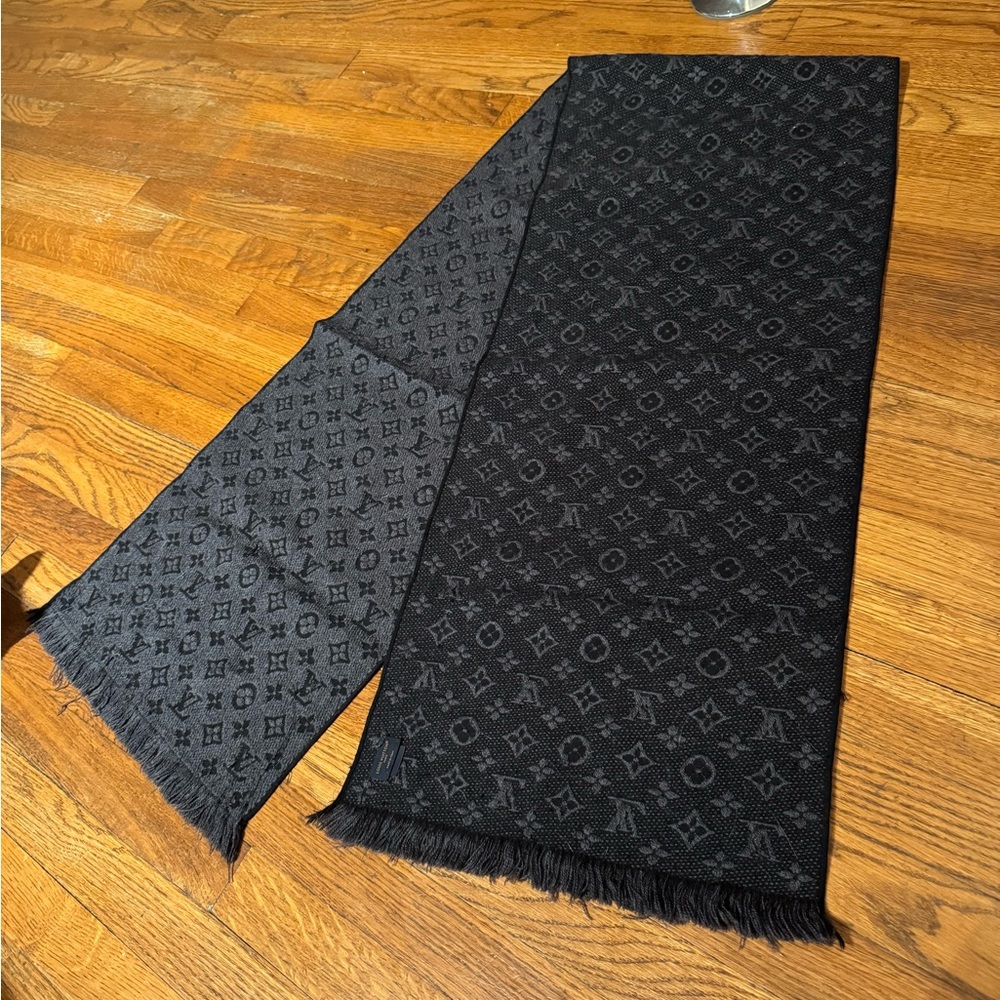 Louis Vuitton scarf
